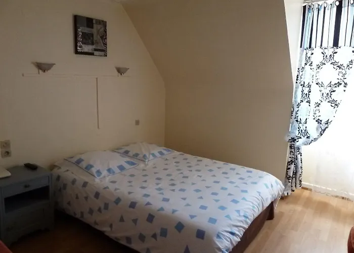 Aux Deux Clefs Hotel