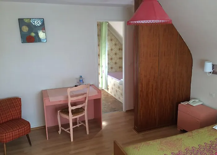 Aux Deux Clefs Hotel