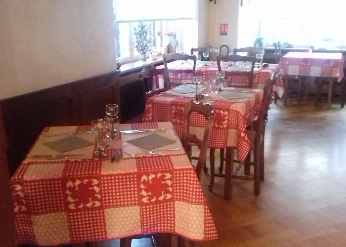 Hotel Aux Deux Clefs 2*