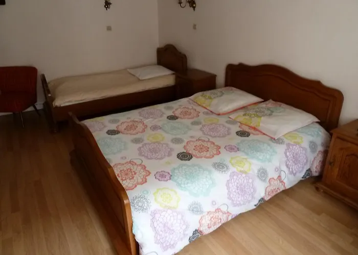 Hotel Aux Deux Clefs